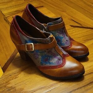 L'Artiste Spring Step Miso Tooled Leather Heeled Wingtip Bootie Side Zip EU 38